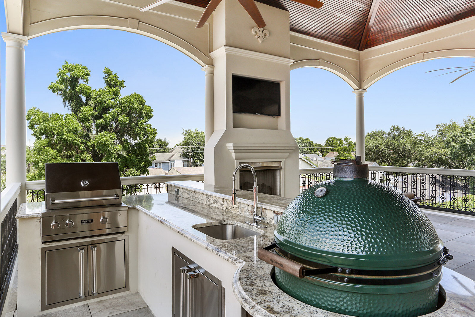 outdoor kitchen